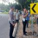 Minimalkan Risiko Laka, Satlantas Polres Kotamobagu Pasang Rambu Peringatan di Ruas Jalan AKD Desa Lobong